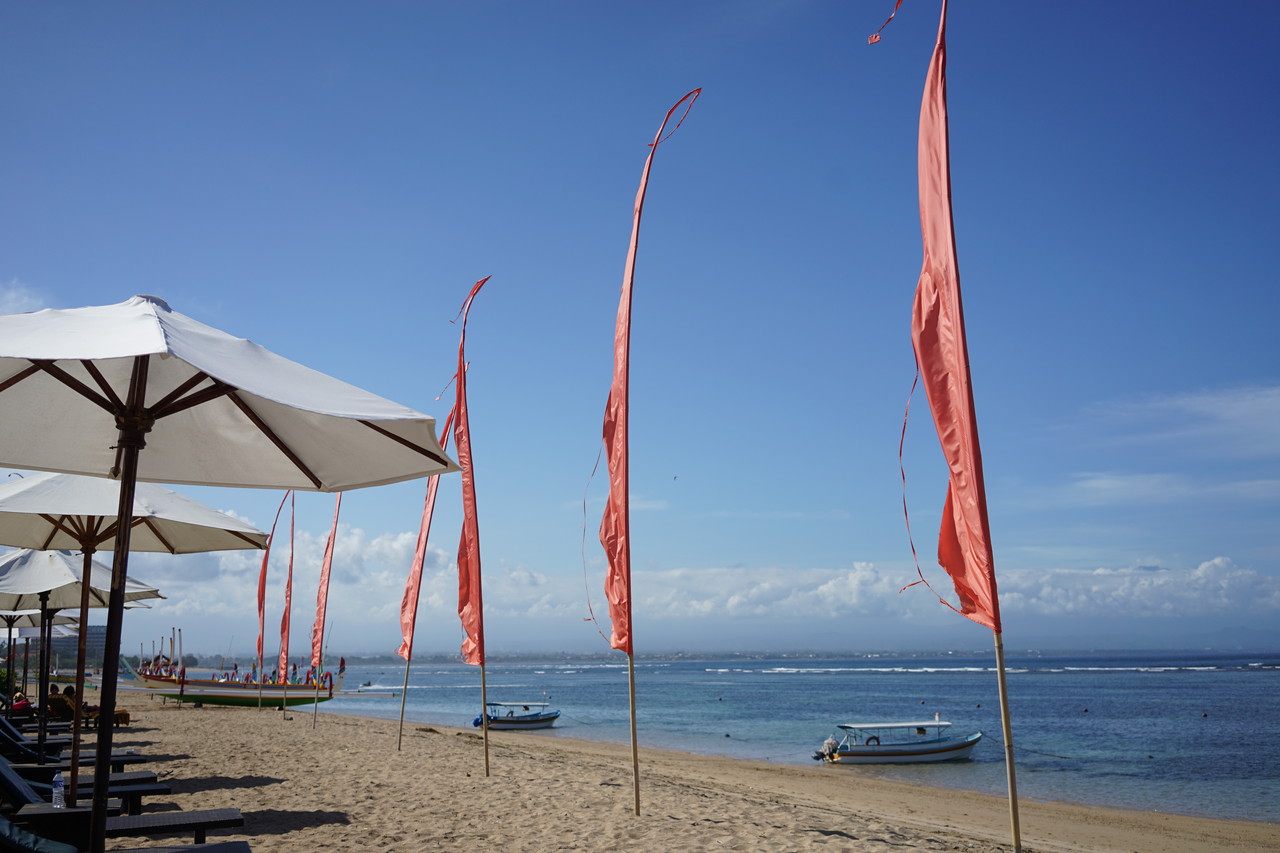 サヌールのビーチ